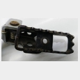 ESTRIBO DELANTERO DERECHO 1 APRILIA PEGASO 650 CARBURACION 2