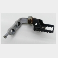 ESTRIBO DELANTERO IZQUIERDO 2 APRILIA PEGASO 650 CARBURACION 1