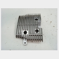 EMBELLECEDOR IZQUIERDO DEL CILINDRO DELANTERO (1#) SEGUN FOTOGRAFIAS KYMCO VENOX 250 CARBURACION 2