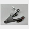 SOPORTE DEL POSAPIE DELANTERO DERECHO (1) YAMAHA R1 '04/'06 (YZF R1 '04/'06 5VY) 1