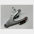 SOPORTE DEL POSAPIE DELANTERO DERECHO (1) YAMAHA R1 '04/'06 (YZF R1 '04/'06 5VY) 6